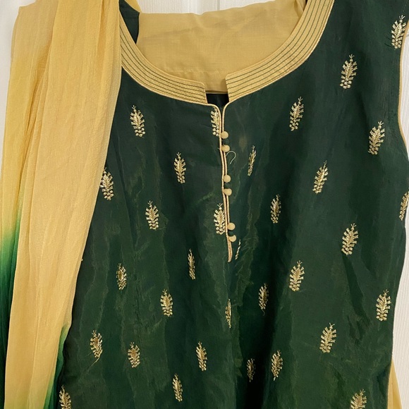 Indian Salwar - green and cream - Picture 2 of 4